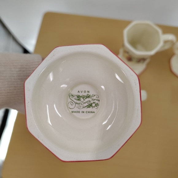 Set of 4 Lovely Avon Sweet Country Harvest Pedestal Mugs - Picture 3 of 11